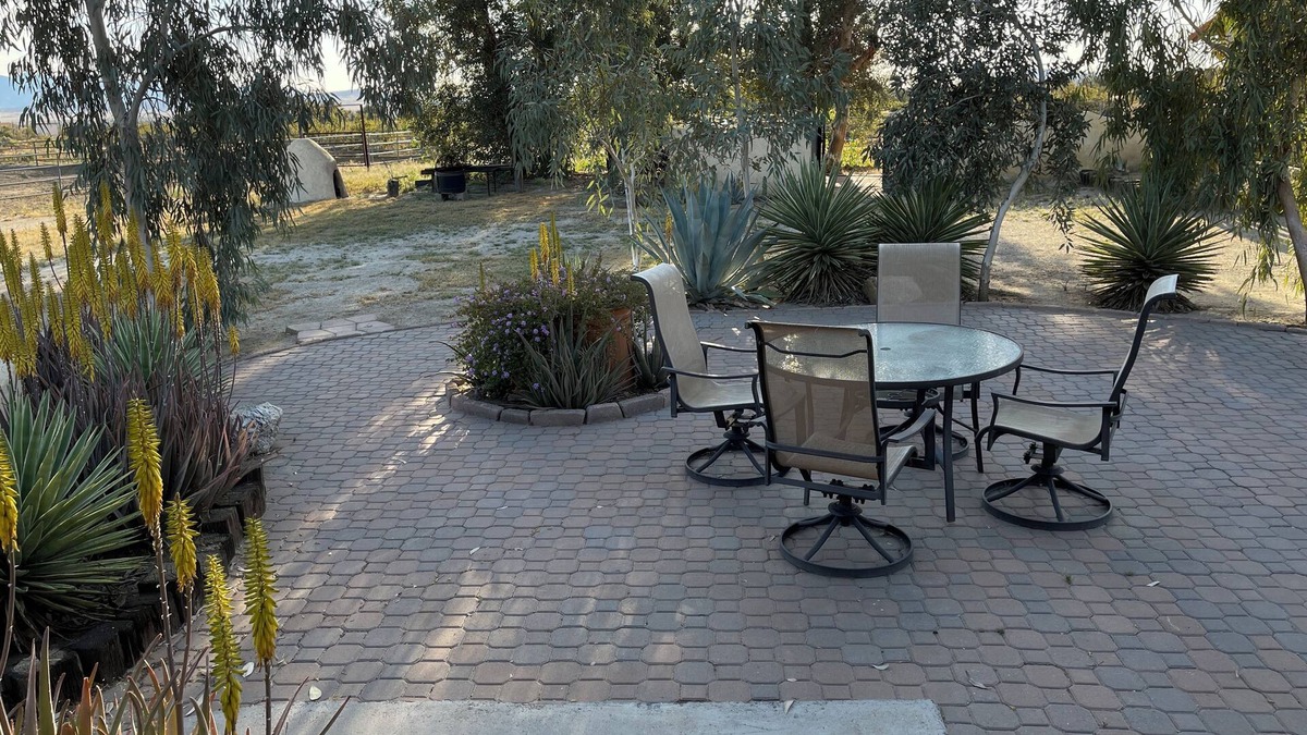 Borrego Springs Cottage | On private horse ranch, dogs welcome.