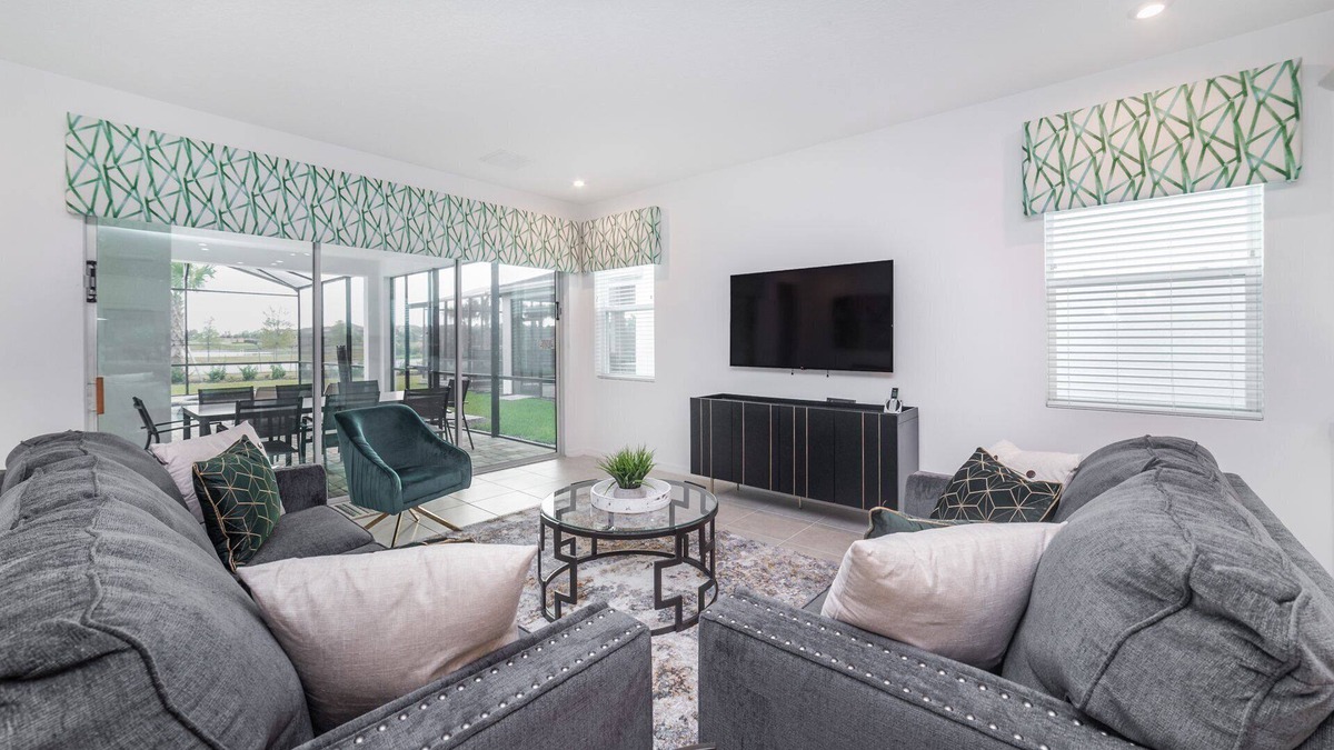 Southwest Orlando House | On Resort/Home Office/Private Pool and Spa/Surf Simulator/Wifi