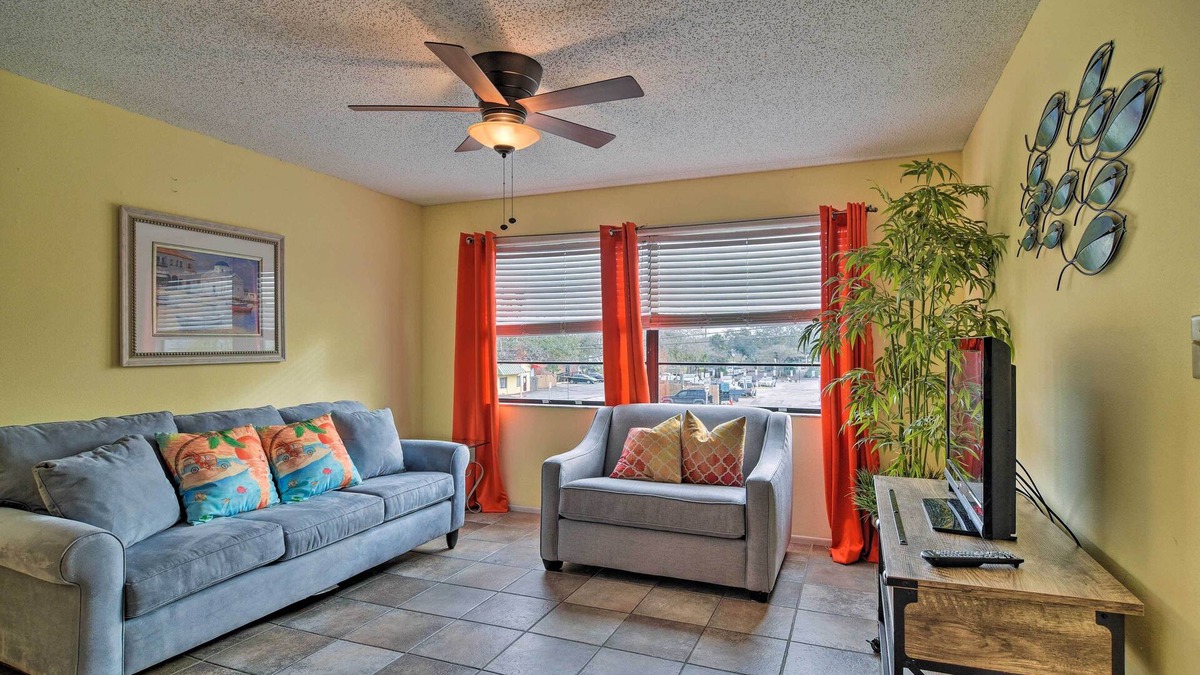 Independence Square Condo | On-Site Beach Access: Walkable Gulf Coast Retreat