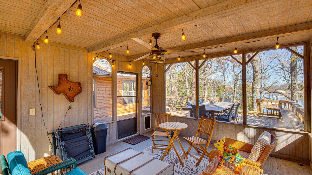 Streetman Cabin | On-Site Lake Access: Streetman Vacation Rental!