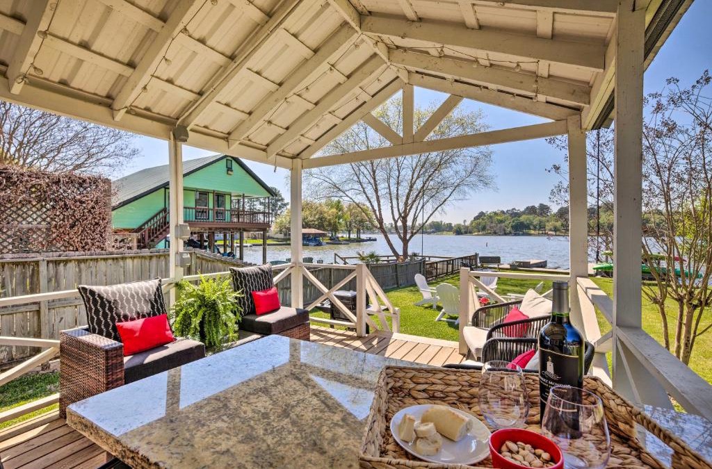 Willis House | On-Site Lake Conroe Access - Updated Cabin Rental