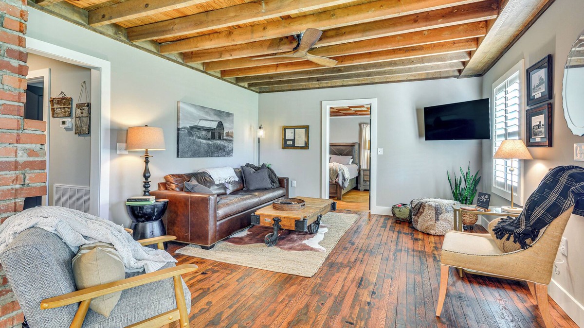 Thomasville House | On-Site Pond: Nature-Filled Winston-Salem Retreat!