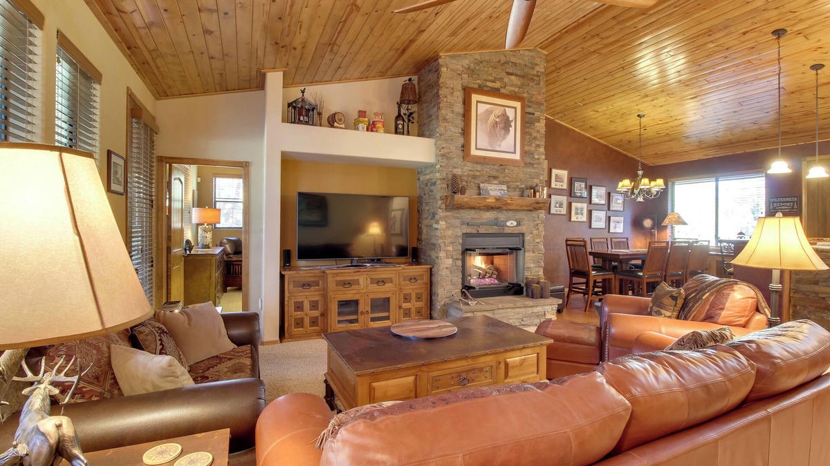 Show Low House | On-Site Trails & Deck: Show Low Cabin!