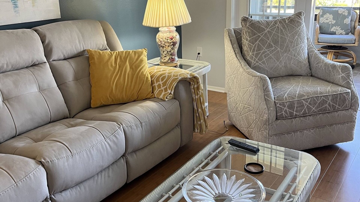 Burnt Store Marina Condo | On the 5th hole, walk in shower, new appliances, PT Cruiser option, restaurants!