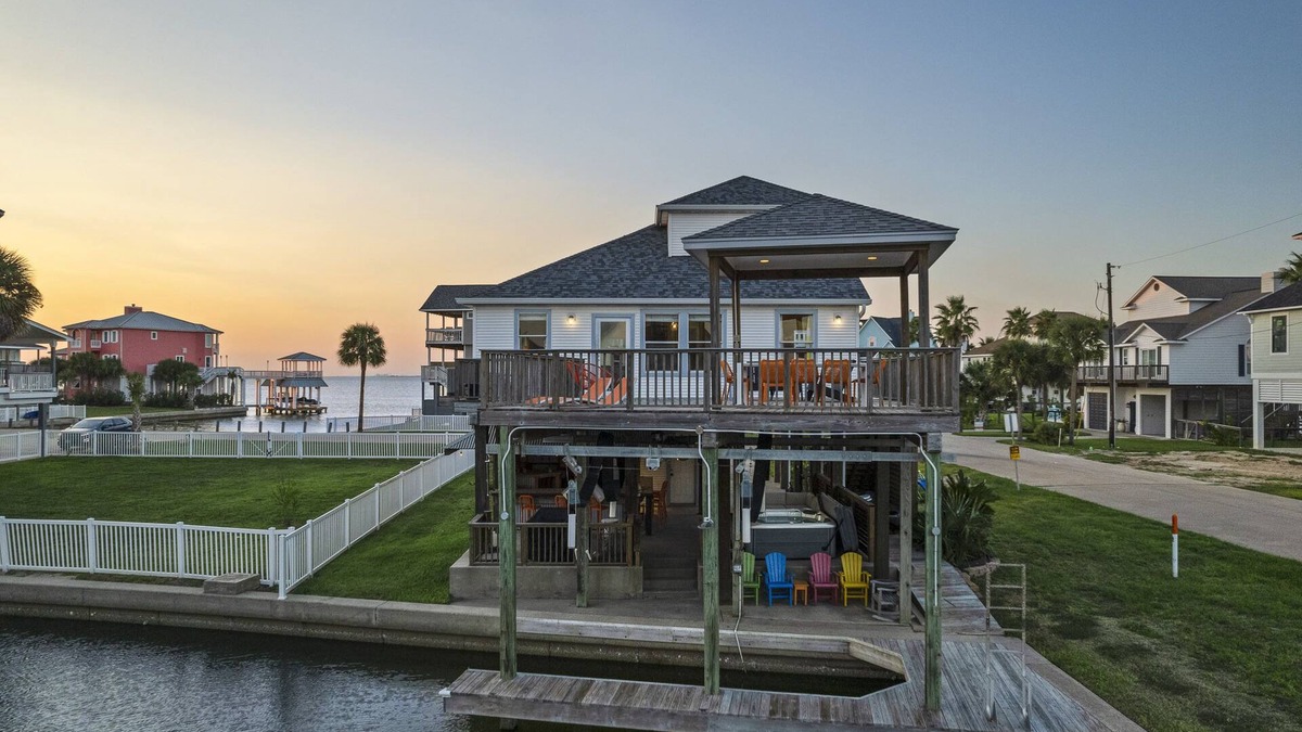 Terramar Beach House | On the Bay | Hot Tub | Pet Friendly