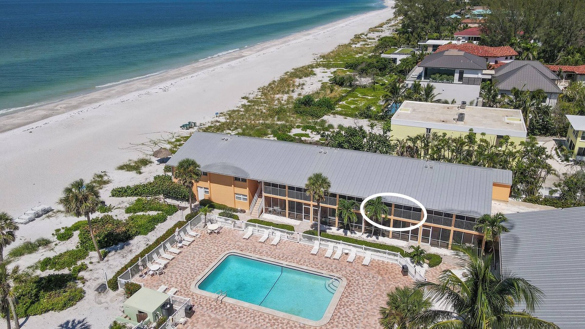 Whitney Beach Condo | On the Beach: Open Monday - Saturday, $200/nt!