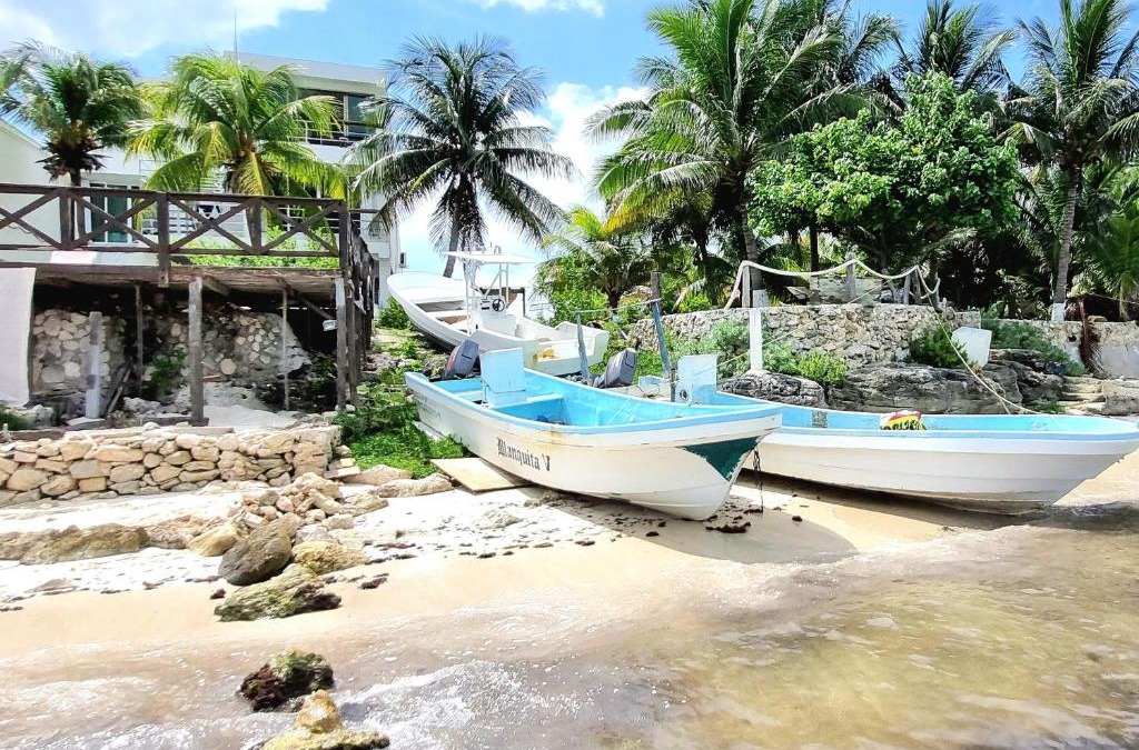 Puerto Juarez Apartment | On The Beach - Seaside Sunrise Haven 3 Bedrooms SEA VIEW