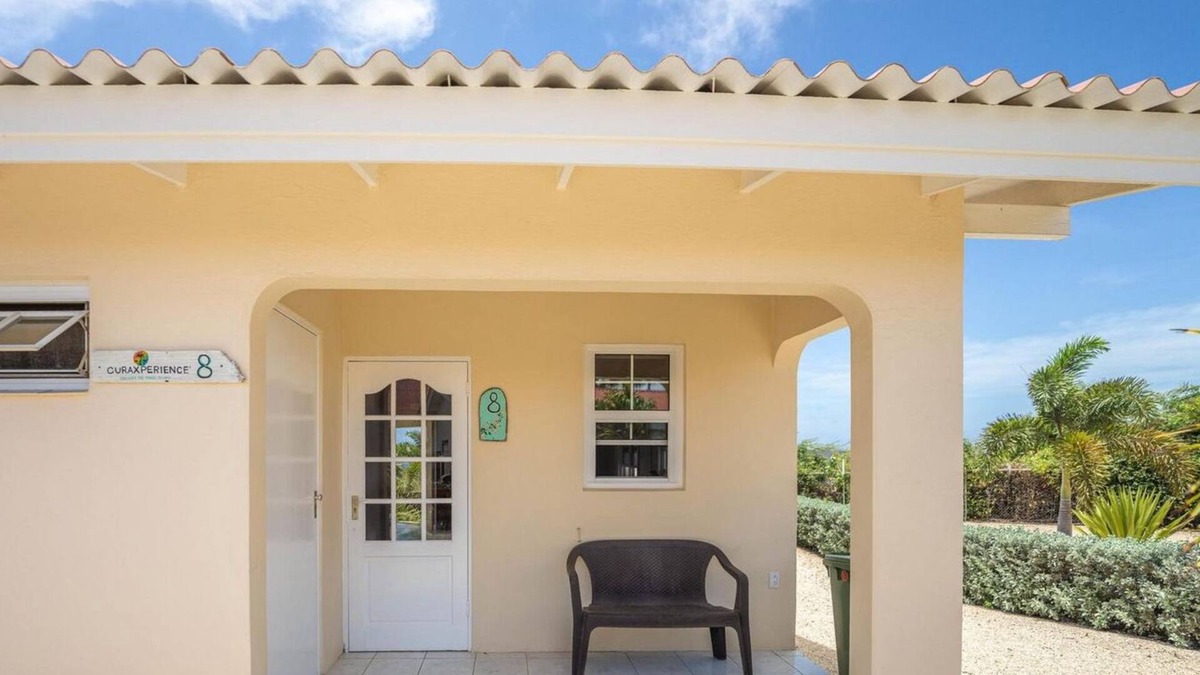 Santa Catharina House | On the beautiful island of Curacao, surrounded by turquoise waters and lush tropical surroundings, there is an enchanting home that offers the perfect vacation retreat for 4 people.