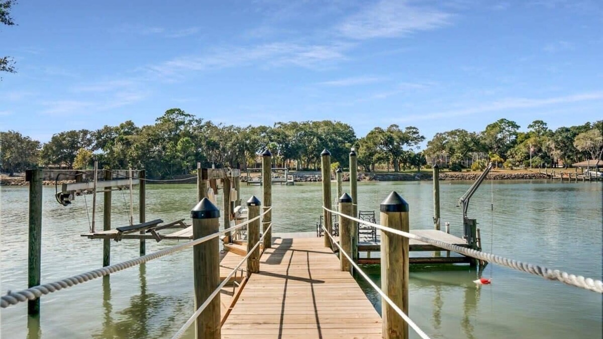 Palm Coast House | On the Canal, New Dock, Kayak, Bikes, Beach Gear