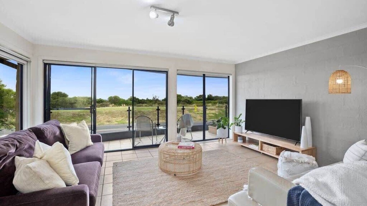 Torquay Apartment | On The Esplanade - Seafront Apartment