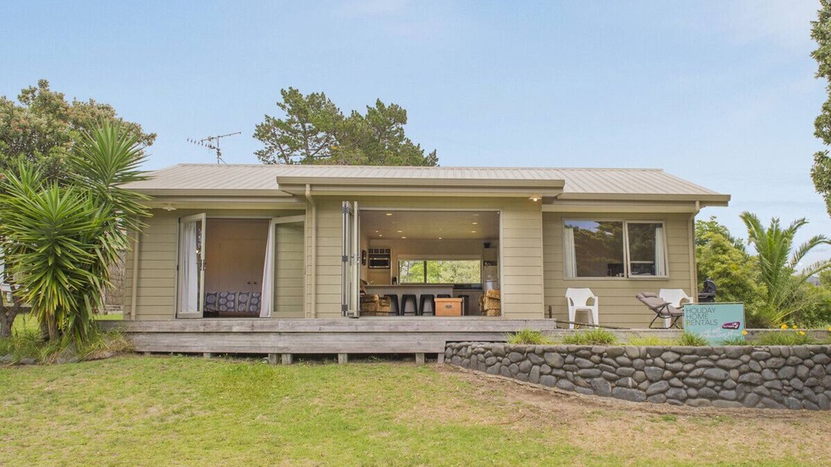 Pauanui Cottage | On The Green - Pauanui Holiday Home