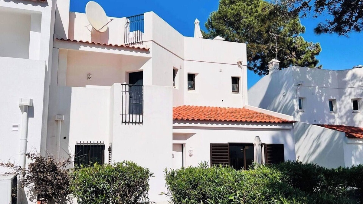 Vale do Lobo House | On the heart of Vale do Lobo by the beach, golf, tennis near great restaurants.