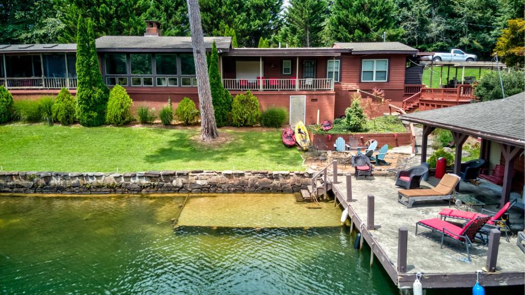Lakemont House | On The Lake - Main House