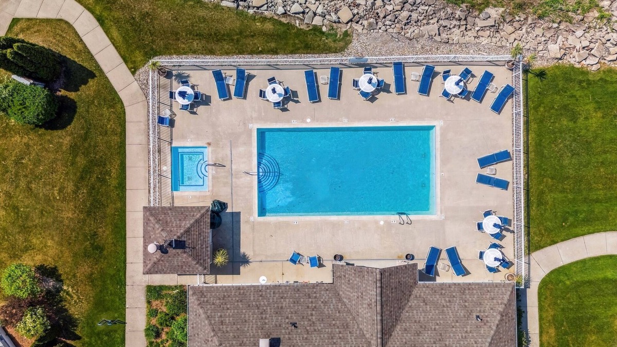 Saint Joseph House | On The River, Assn Pool & Hot Tub, Water Taxi in Summer