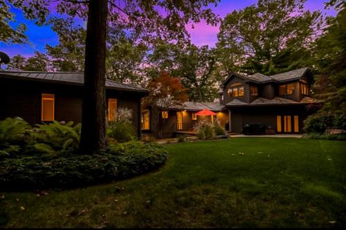 Saugatuck House | On the Riverfront