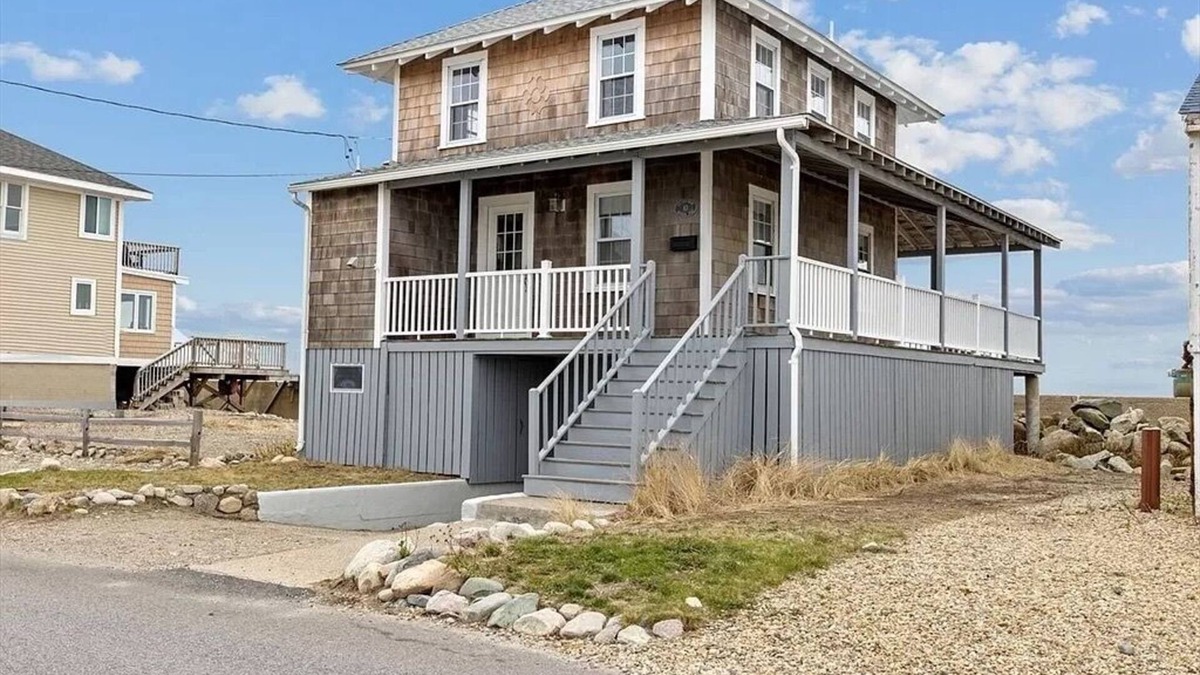 Scituate House | "On the Rocks" - dog friendly Scituate Oceanfront!