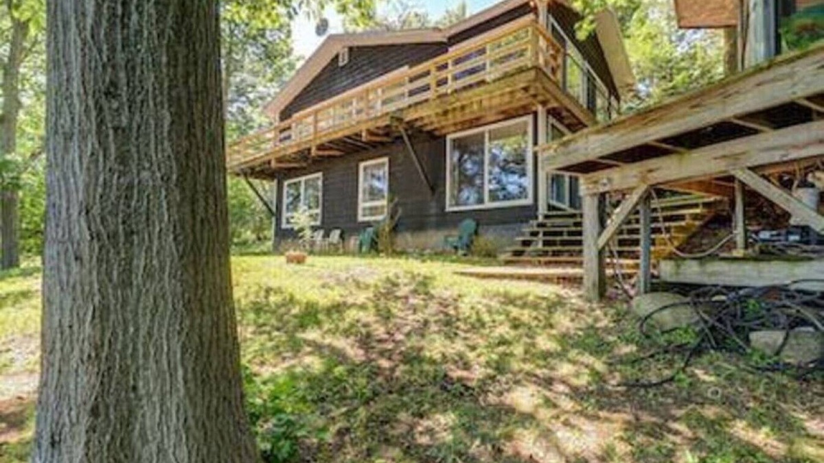 North Hero House | On the Rocks in North Hero