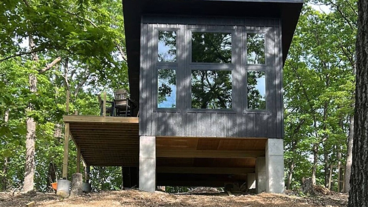 Sunrise Beach Cabin | On The Rocks Treehouse at Whiskey Woods