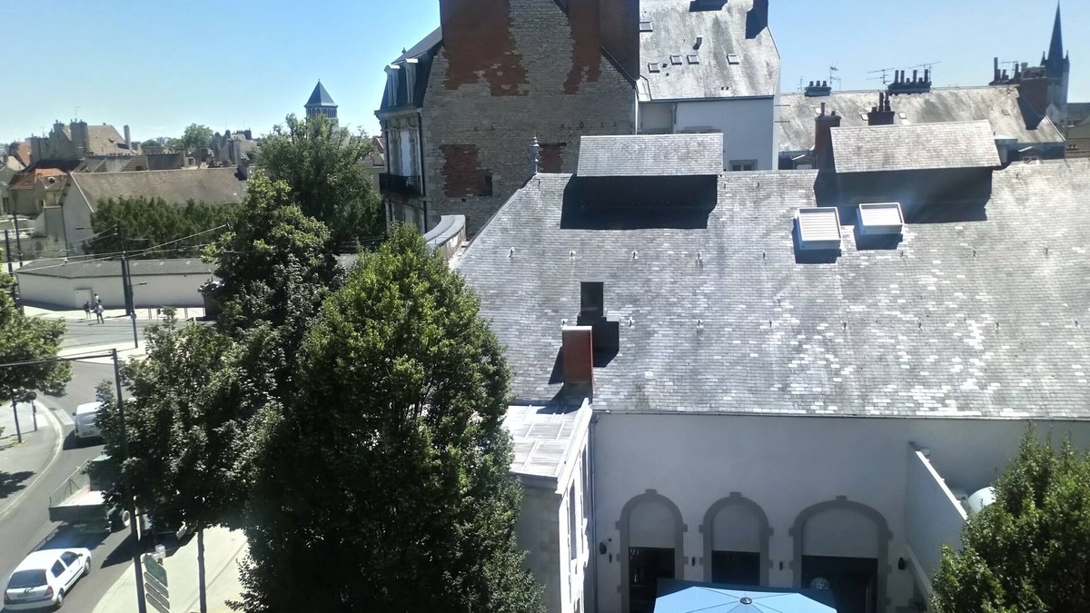 Faubourg North Apartment | On the roof of the office, bright T2 place de la République with parking