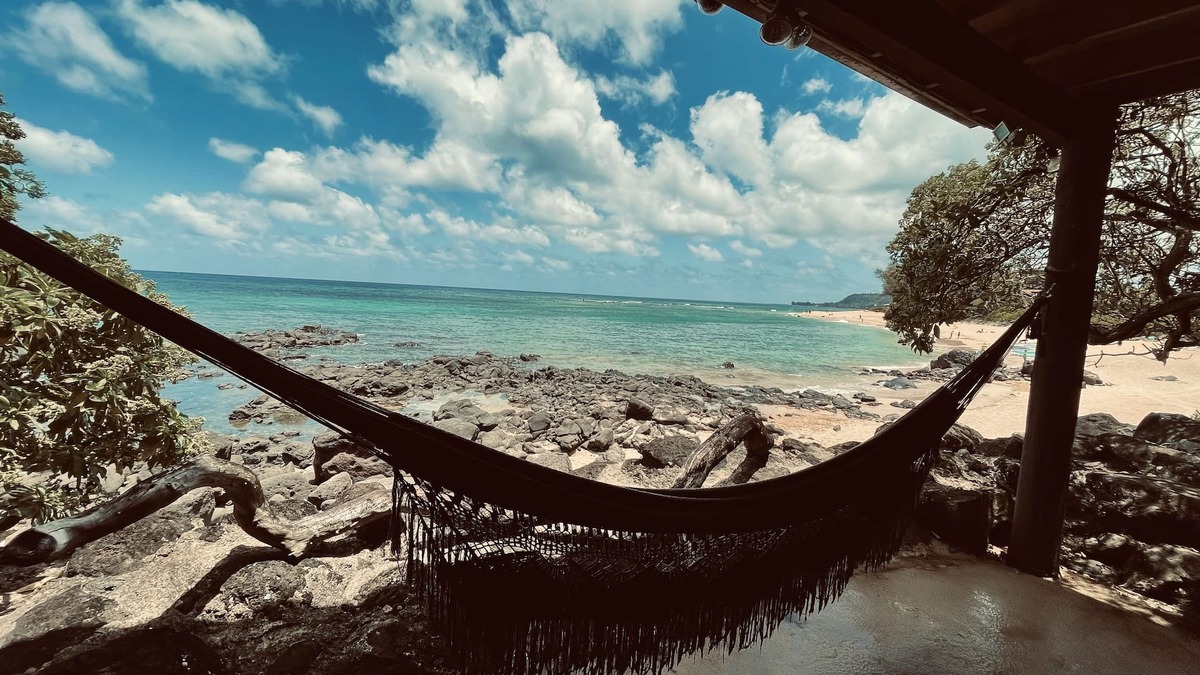 Haleiwa Apartment | ON THE SAND! Chuns Reef Beach House - Oceanfront Studio - A/C - Beach Toys