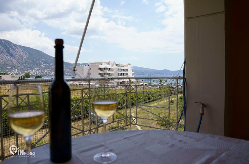 Anatolikos Sinikismos Apartment | 'On The Wave' With Amazing View