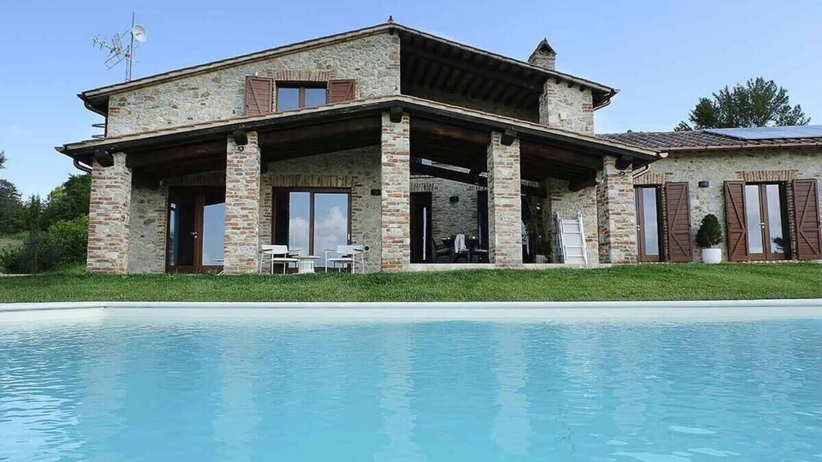 Perugia Villa | On Top Of The Hill Villa With Great Valley View