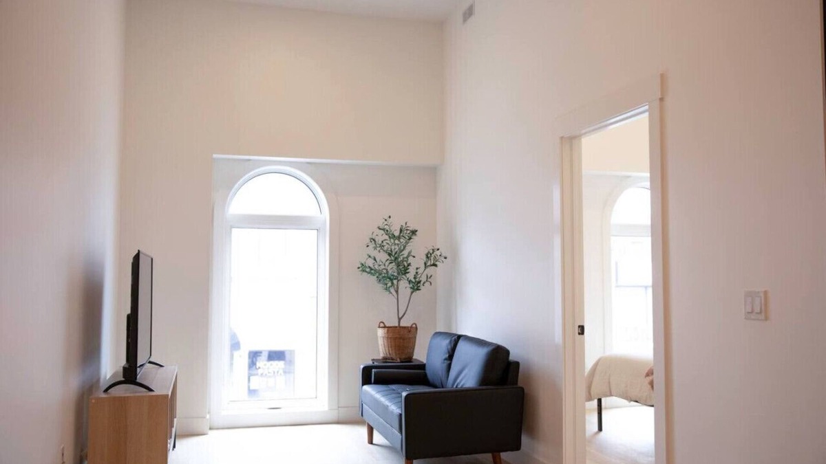 Woodstock Apartment | On Trend - The Charlotte - King