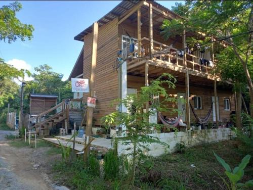 Antoneys Cay Hostel | Onat Roatan hostel