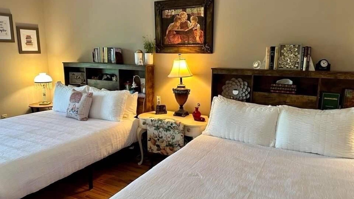 Stanardsville Hotel | Once Upon A Time Rm. 103