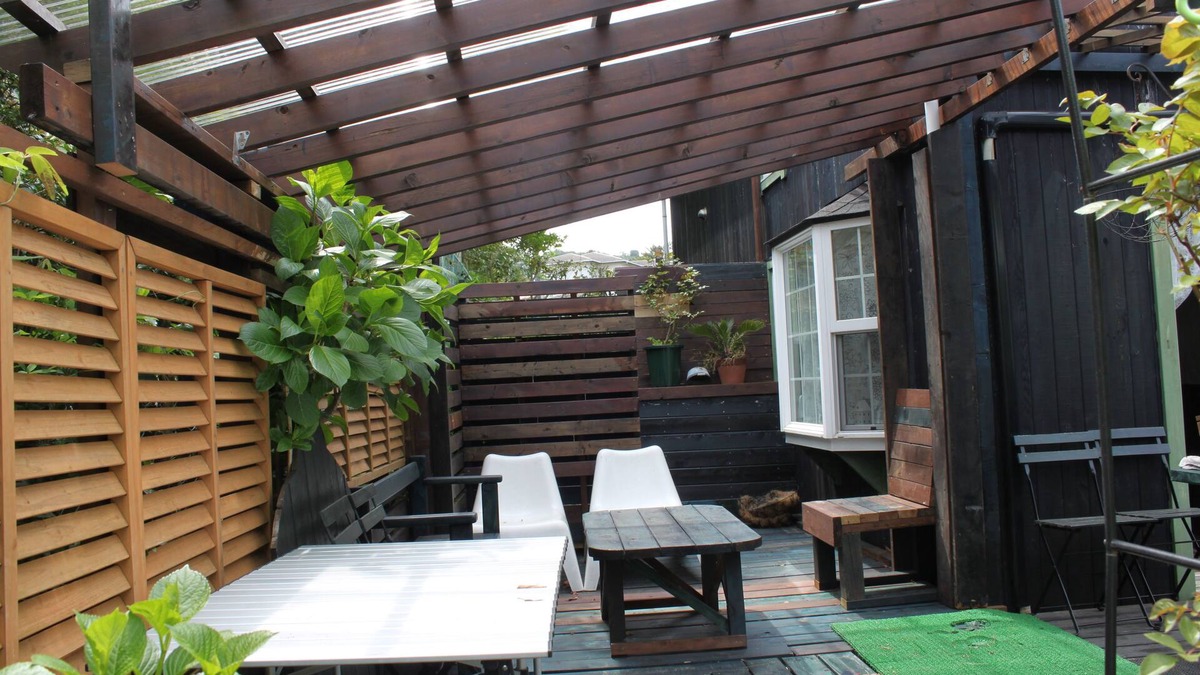 Futo Cottage | One (2) twin cottages with seasonal garden views. Wild Strawberry & Hollyhock.