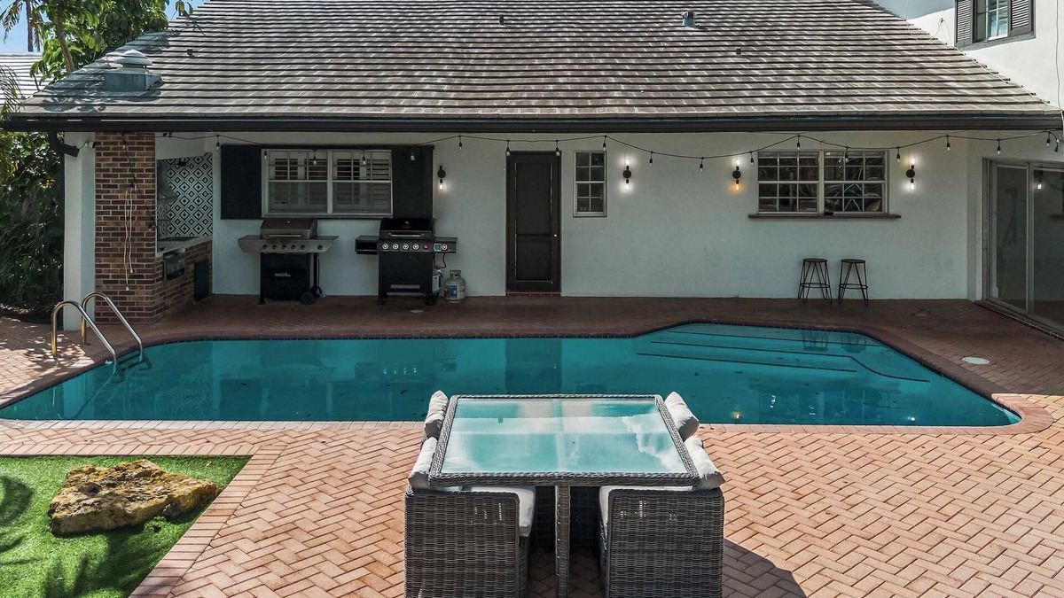 Fort Lauderdale House | One and Only Villa Monster Pickleball Jacuzzi Pool