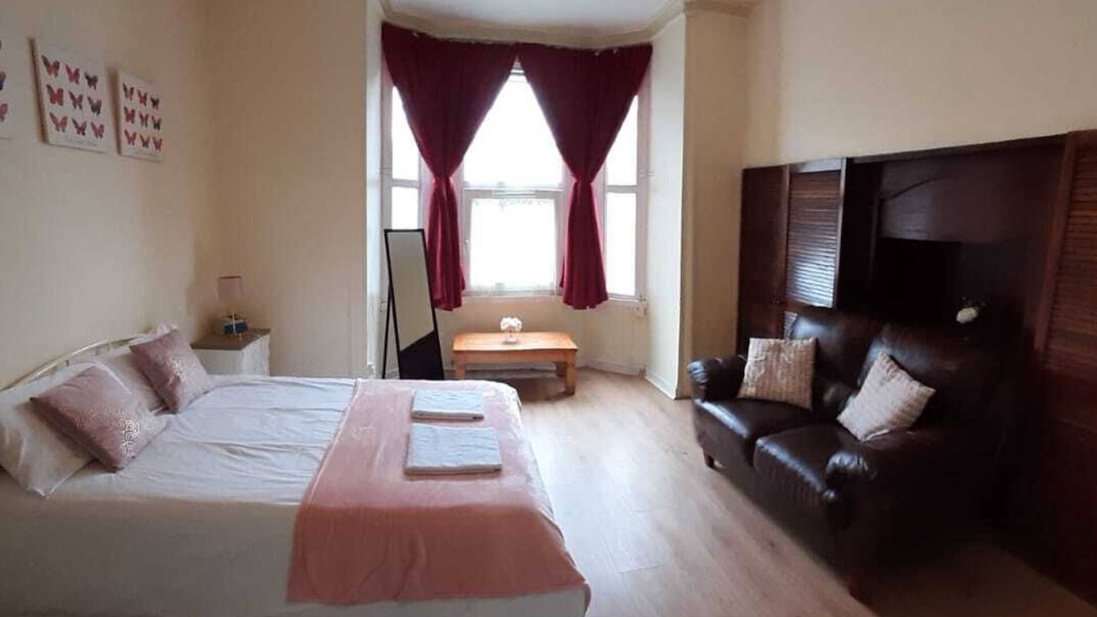 Cork Apartment | One bed flat in listed Georgian building