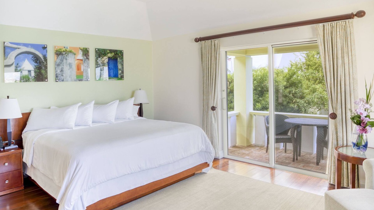 Paget Hotel | One Bedroom Accommodation at Newstead Belmont Hills Golf Resort and Spa
