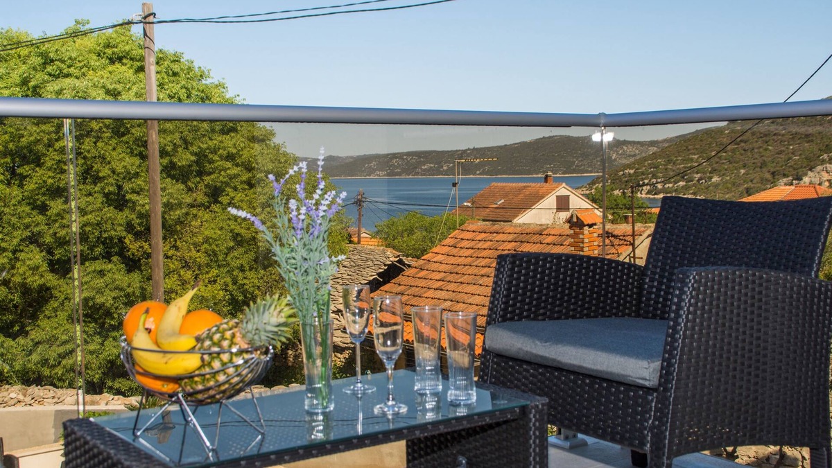 Veliki Drvenik Apartment | One bedroom apartment with terrace and sea view Drvenik Veliki, Drvenik (A-16377-c)