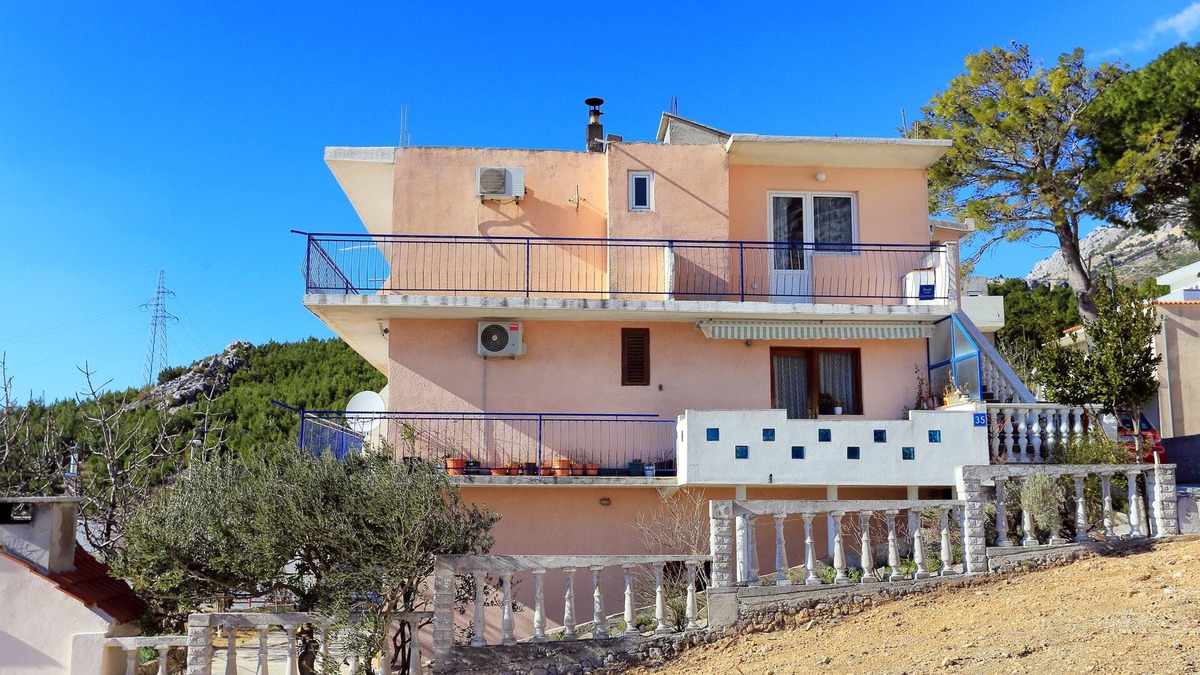 Veliko Brdo Apartment | One bedroom apartment with balcony and sea view Makarska (A-18145-a)