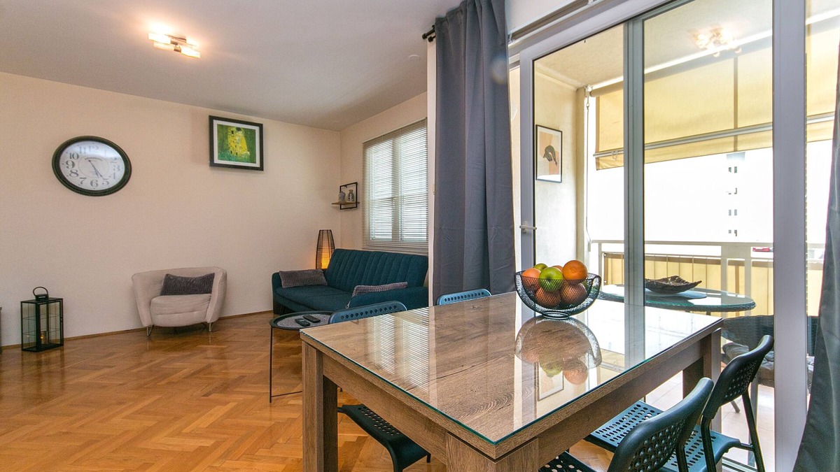 Istok Apartment | One bedroom apartment with balcony Makarska (A-19637-a)