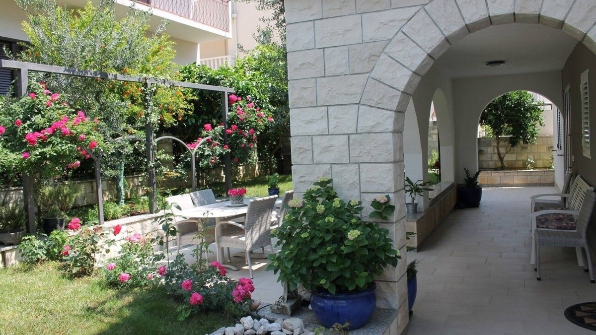 Gorinka Apartment | One bedroom apartment with balcony and sea view Makarska (A-21911-d)