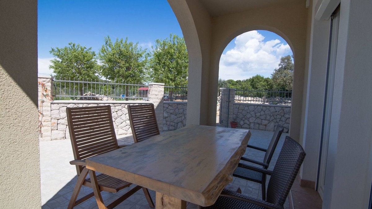 Punta Kriza Apartment | One bedroom apartment with terrace Punta križa, Cres (A-8082-b)