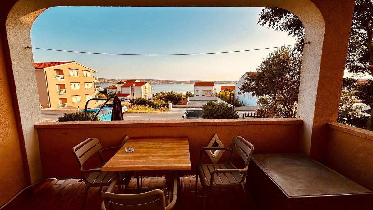 Vidalici Apartment | One bedroom apartment with terrace and sea view Vidalići, Pag (A-24330-b)