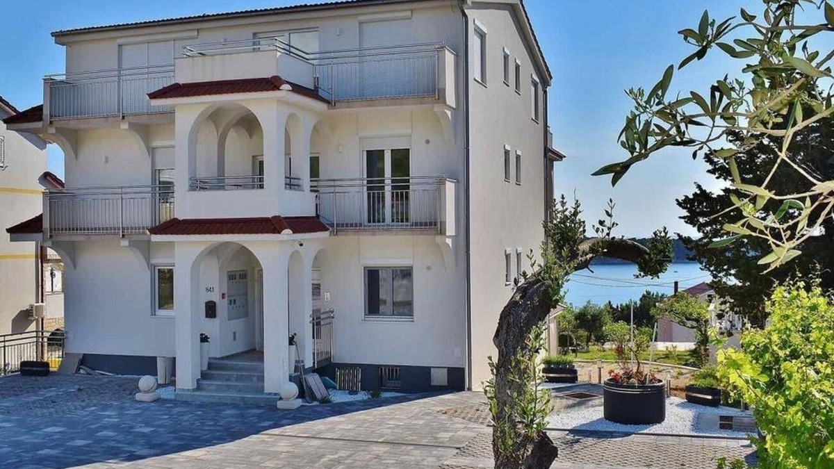 Banjol Apartment | One bedroom apartment with terrace and sea view Banjol, Rab (A-21159-a)