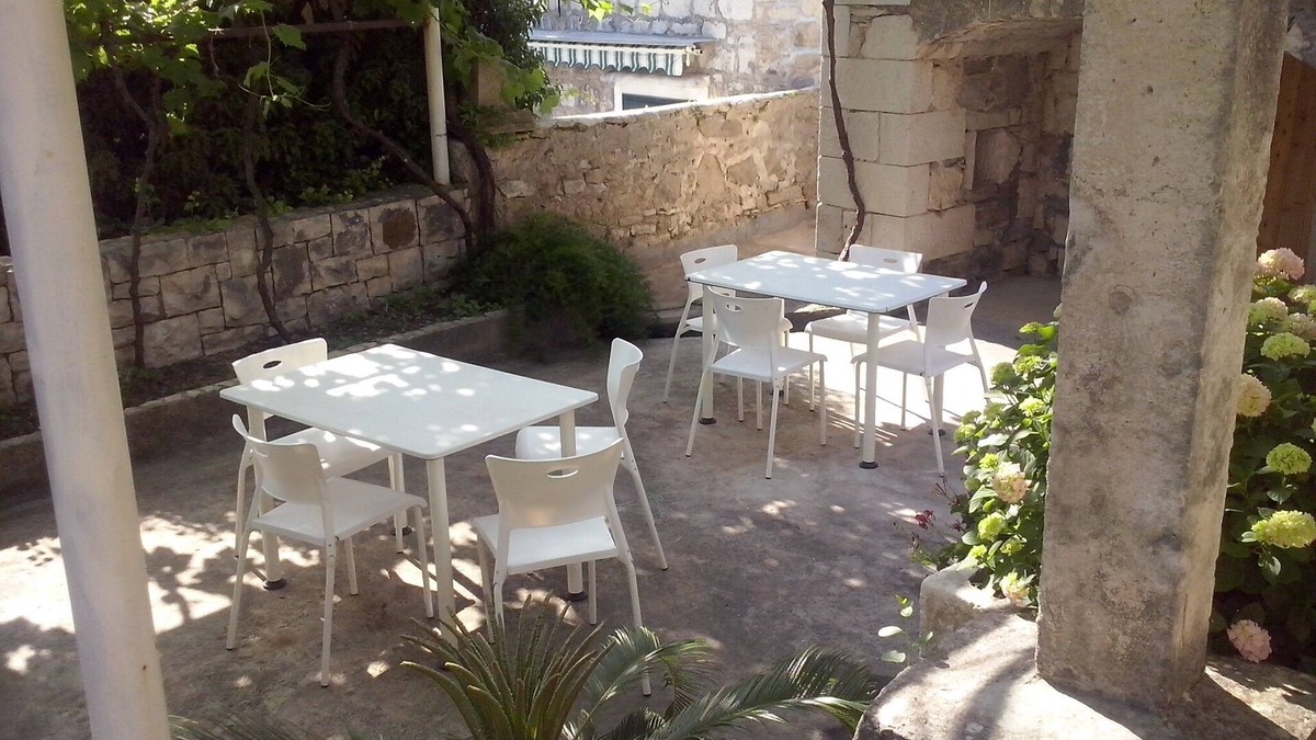 Sumartin Apartment | One bedroom apartment with air-conditioning Sumartin, Brač (A-11658-b)