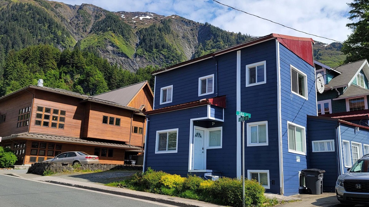 Downtown Juneau Apartment | One bedroom apartment located in the heart of downtown Juneau