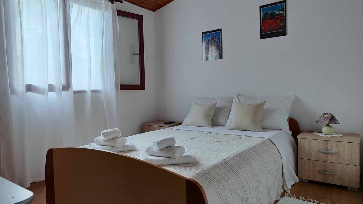 Cove Basina (Jelsa) Apartment | One bedroom apartment near beach Basina, Hvar (A-116-b)