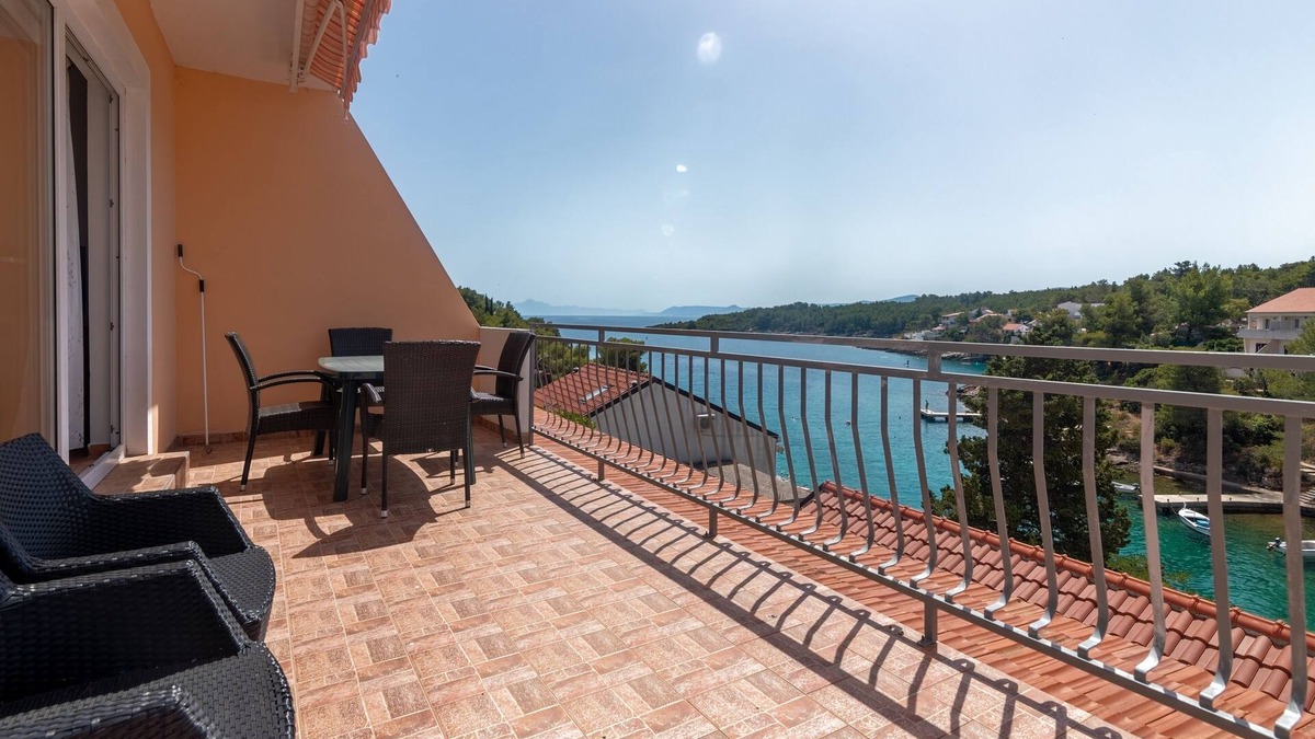 Cove Basina (Jelsa) Apartment | One bedroom apartment near beach Basina, Hvar (A-11923-b)