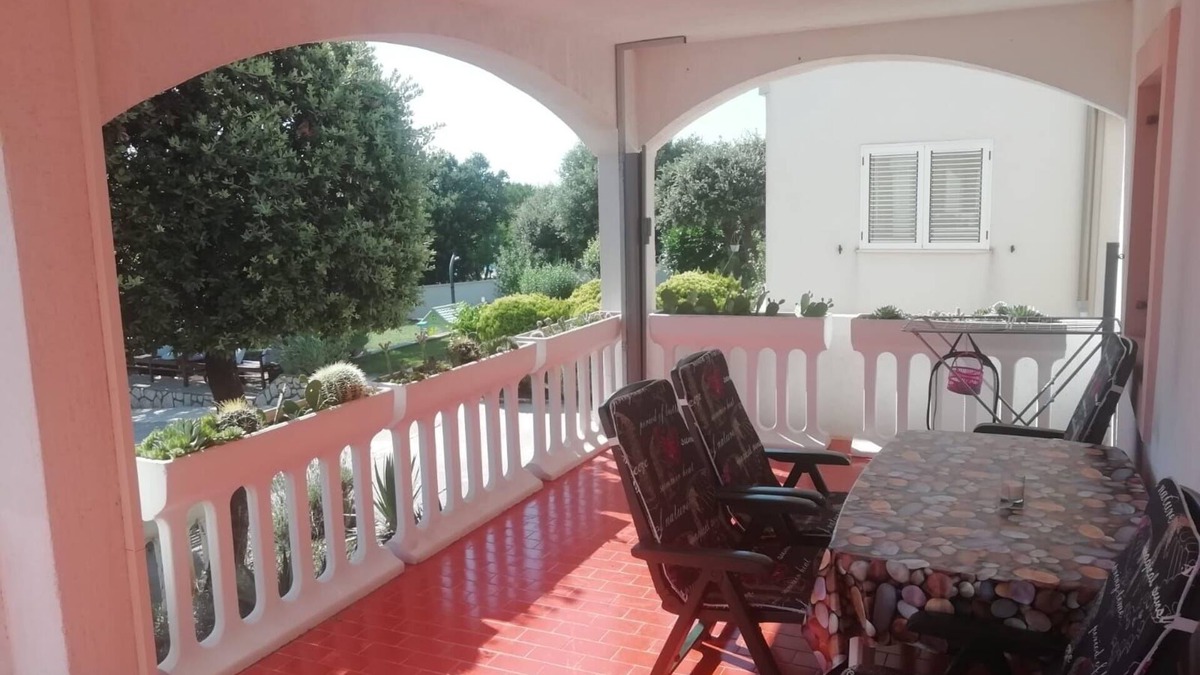 Mandre Apartment | One bedroom apartment near beach Mandre, Pag (A-8655-a)