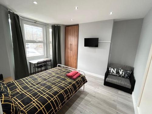 Pinkwell Apartment | One Bedroom Apartment Near Heathrow Airport & London