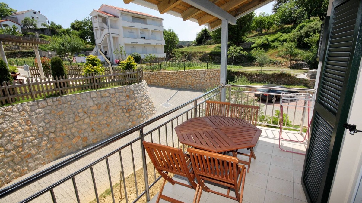 Kampor Apartment | One bedroom apartment near beach Kampor, Rab (A-3213-h)