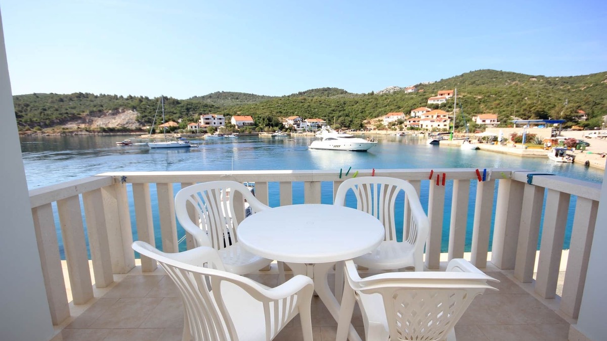 Zaglav Apartment | One bedroom apartment near beach Zaglav, Dugi otok (A-8144-a)