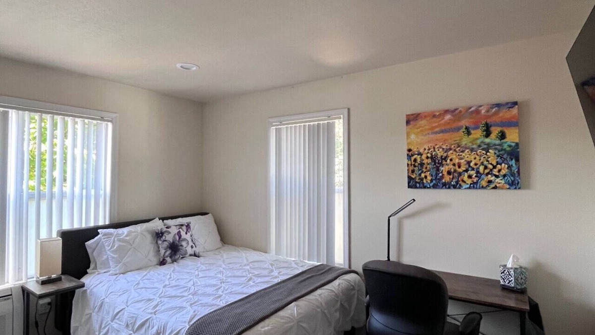 West Main HIll Apartment | One Bedroom Apartment in Kalamazoo with View