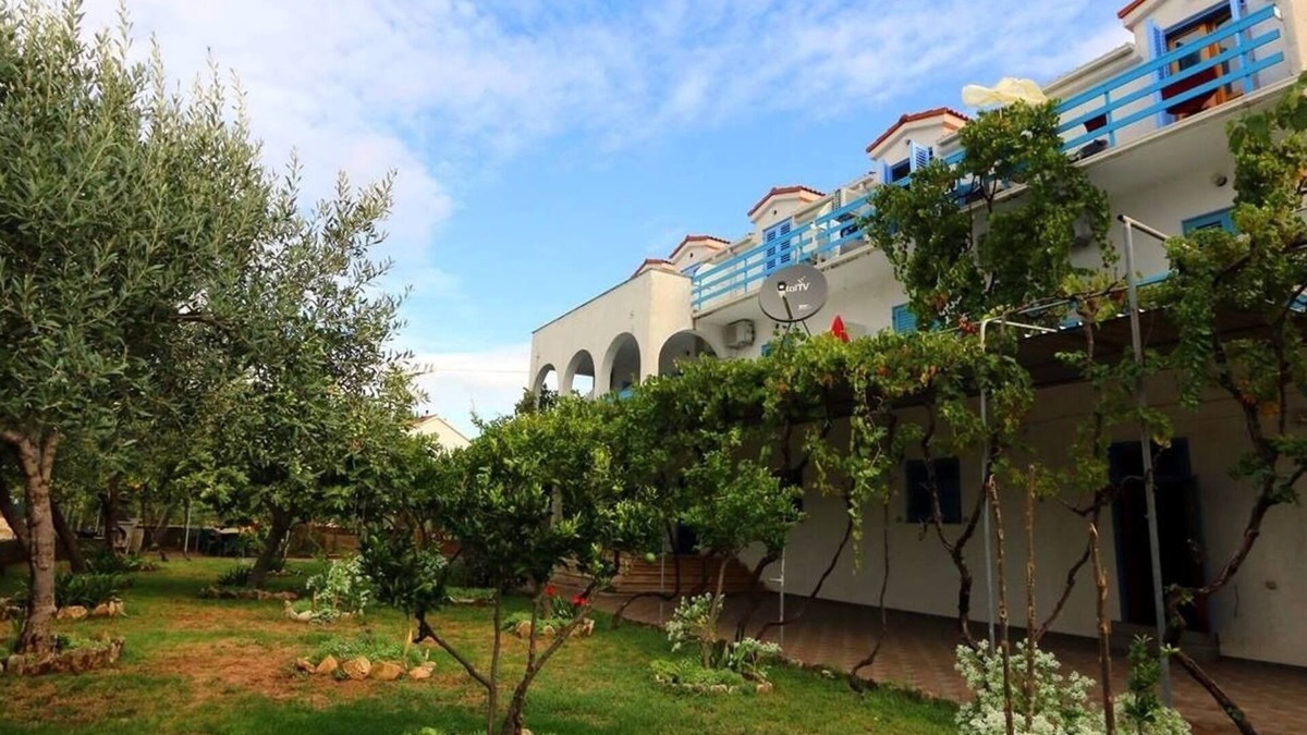 Sucuraj Apartment | One bedroom apartment with balcony and sea view Sućuraj, Hvar (A-3589-a)